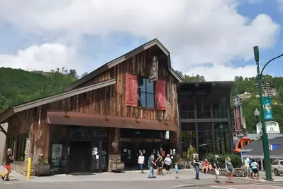 sugarland distillery - one of the best distilleries in Gatlinburg