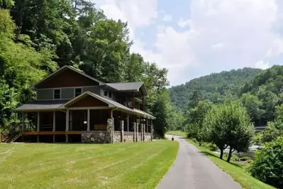 cabin by the river in the smoky mountains