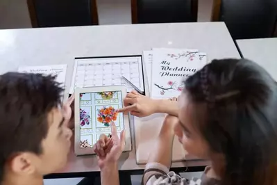 couple-planning-wedding