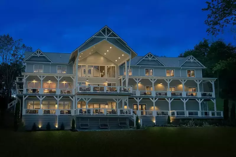 Grand Leconte Lodge exterior
