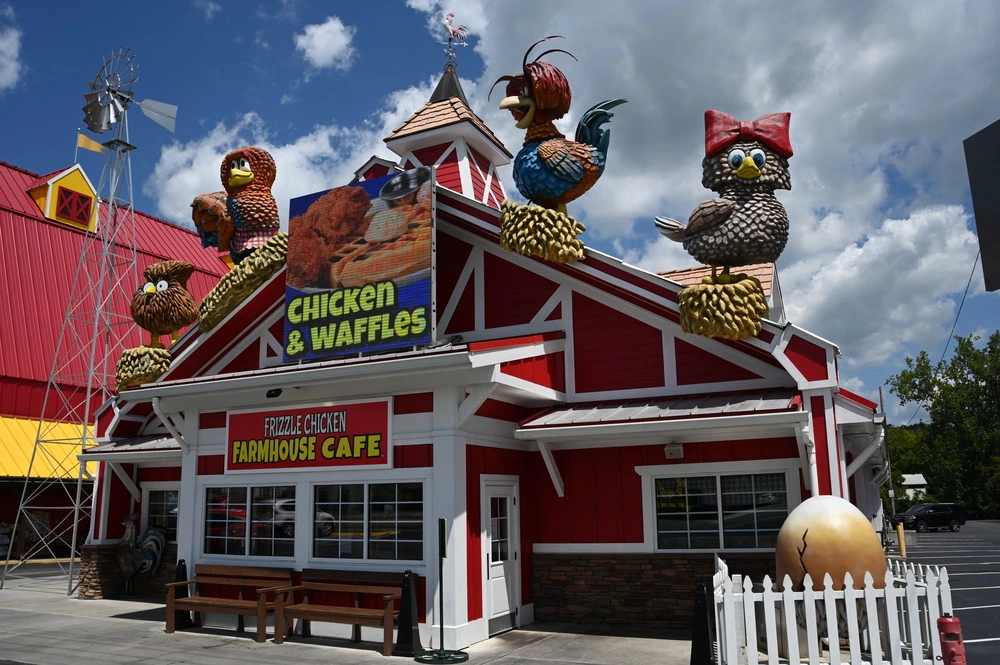 Frizzle Chicken Cafe in Pigeon Forge