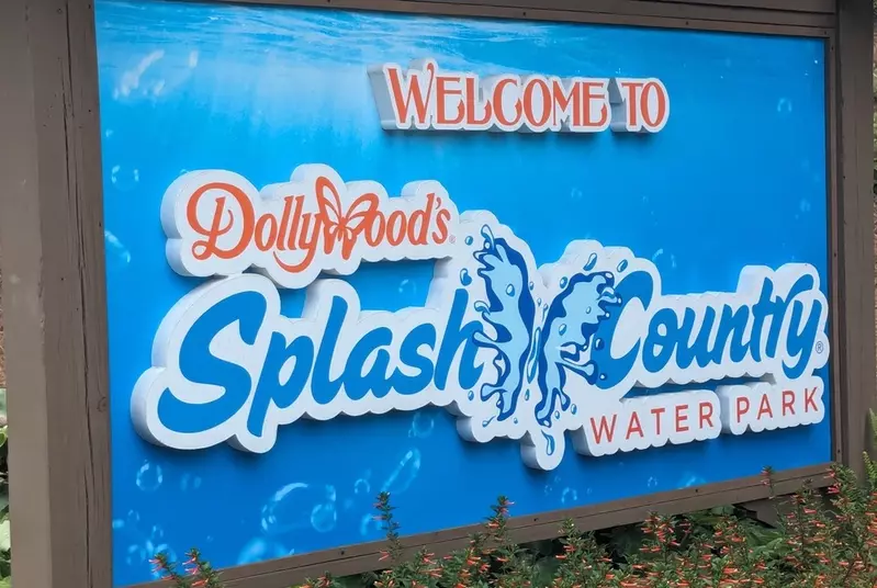 Dollywood's Splash Country sign