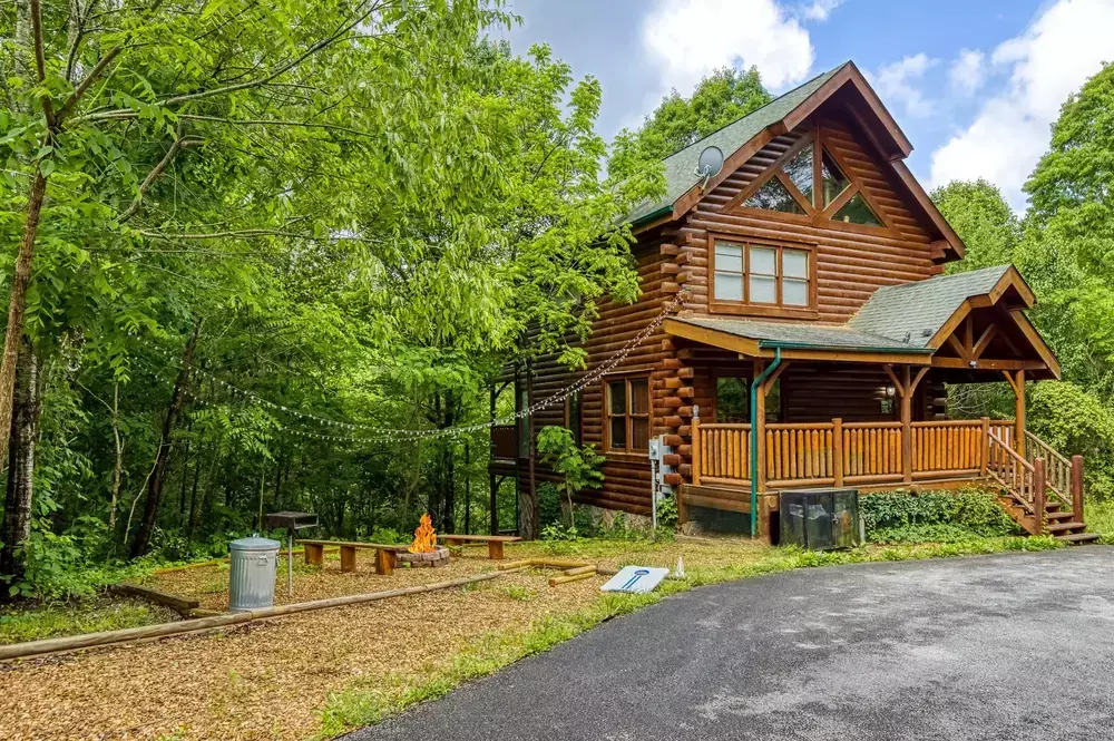 Peaceful Retreat pet-friendly cabin with fire pit