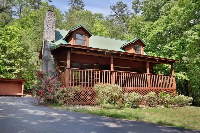 bear crossing is perfect for a cheap Gatlinburg cabin vacation