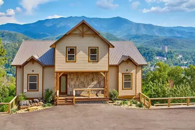 highlands view lodge is perfect for a cheap Gatlinburg cabin vacation with a large group