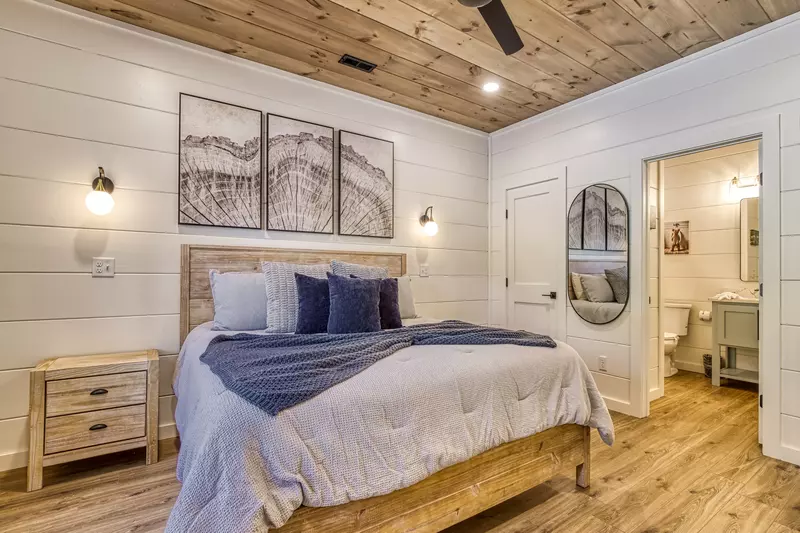 WANDERIN' BEAR LODGE