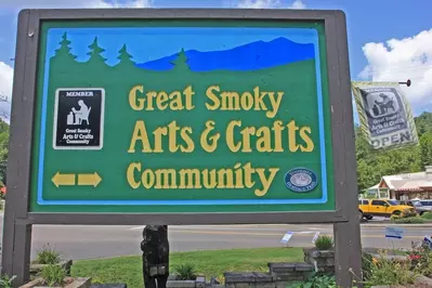 the arts & crafts community is near bears cove at the glades
