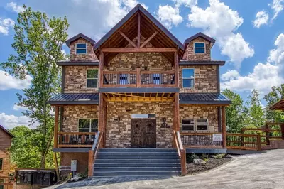 splashing bear lodge is one of the top large group cabin rentals in pigeon forge