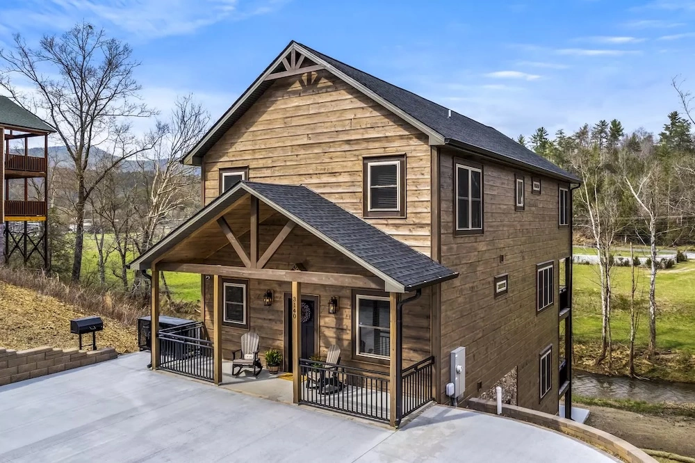 creekside mountain lodge is one of our top large cabin rentals in pigeon forge tn